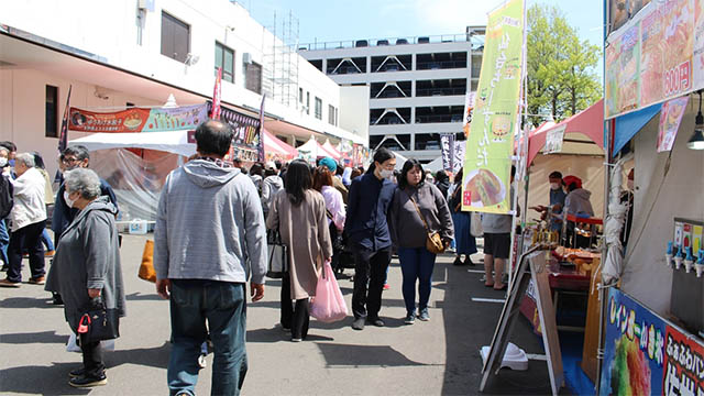 秋の卸町マルシェの風景写真
